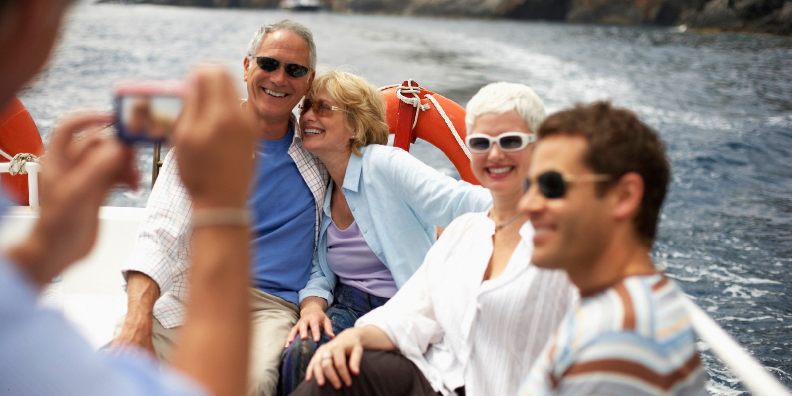 touristen op excursieboot