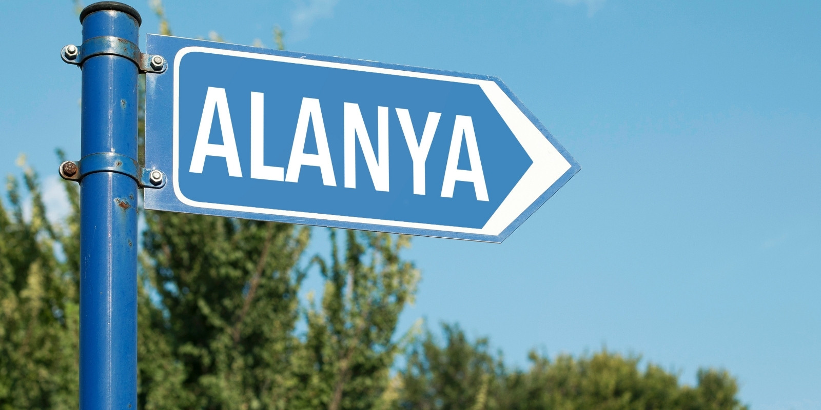 wegwijzer naar alanya